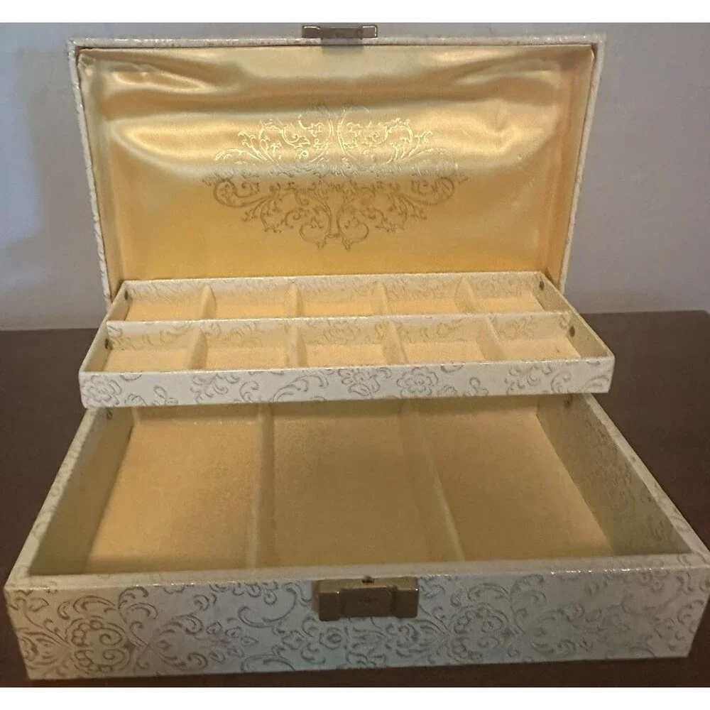 Vintage Lady Buxton Jewelry Box Cream Velvet  Cream Exterior Gold Floral